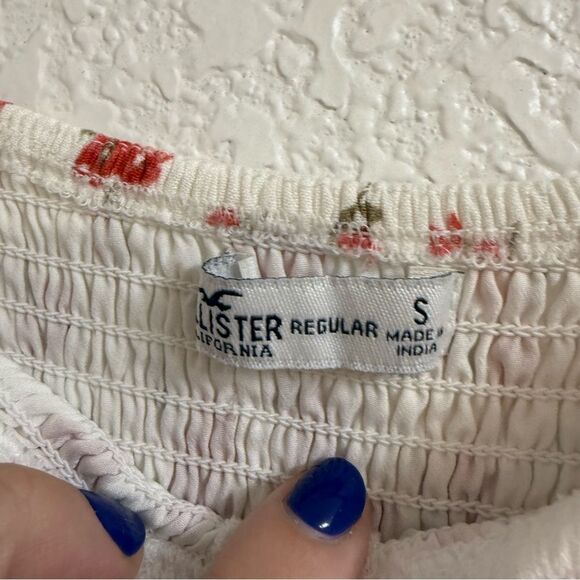 Hollister Women's White and Red Floral Playsuit-Romper Size Small - Picture 3 of 3